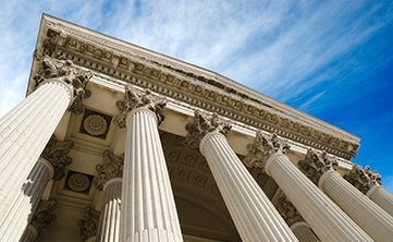 palais de justice en contre plongée